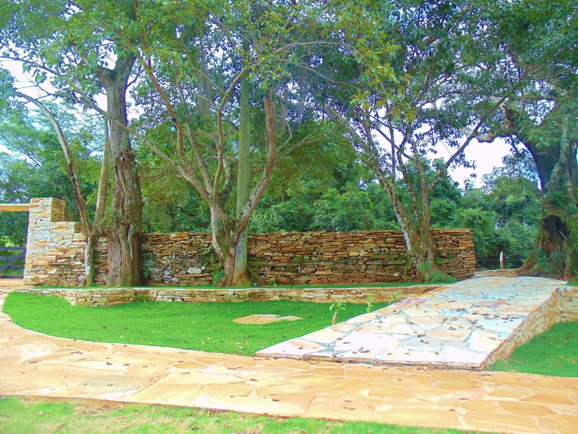 Pousada Muro De Pedra São Tomé das Letras Dış mekan fotoğraf